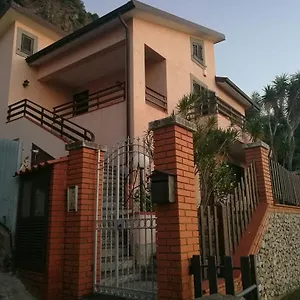 https://a-casa-di-melo.sicilyhotelsitaly.net